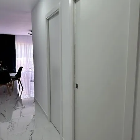Natalia Apartment With Pool & Private Patio דירה אדחה