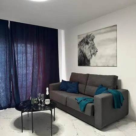 Natalia Apartment With Pool & Private Patio אדחה