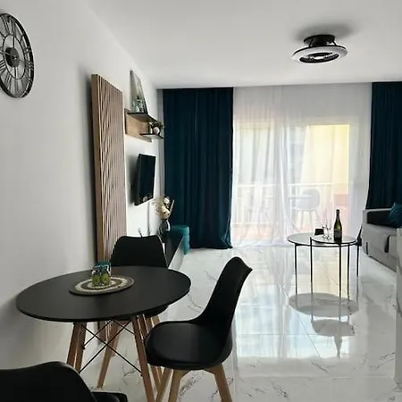 Natalia Apartment With Pool & Private Patio * אדחה